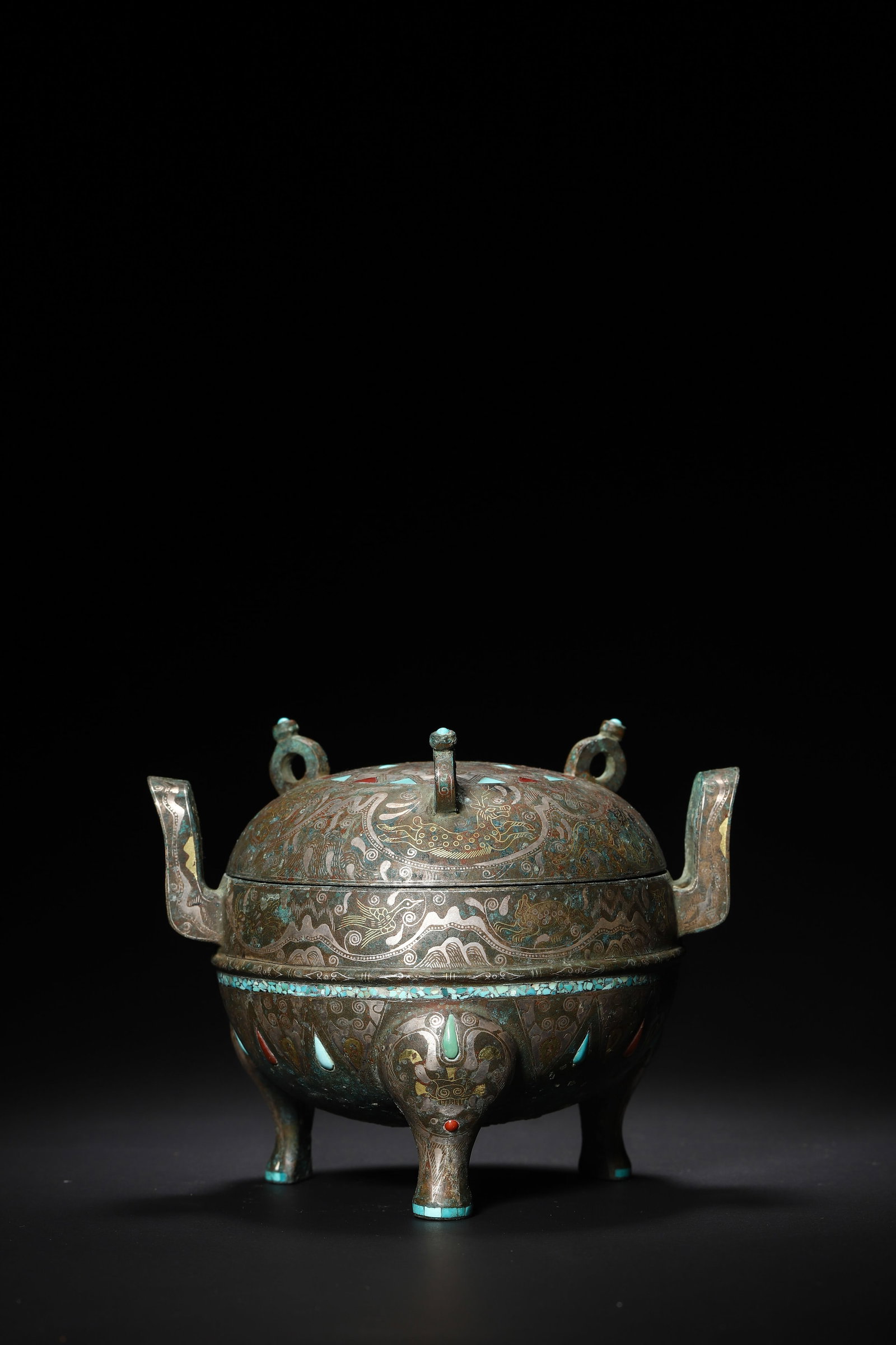 Han Dynasty Gold-and-Silver-Inlaid Gemstone Beast-Footed Ding (Cauldron) (1 of 7)
