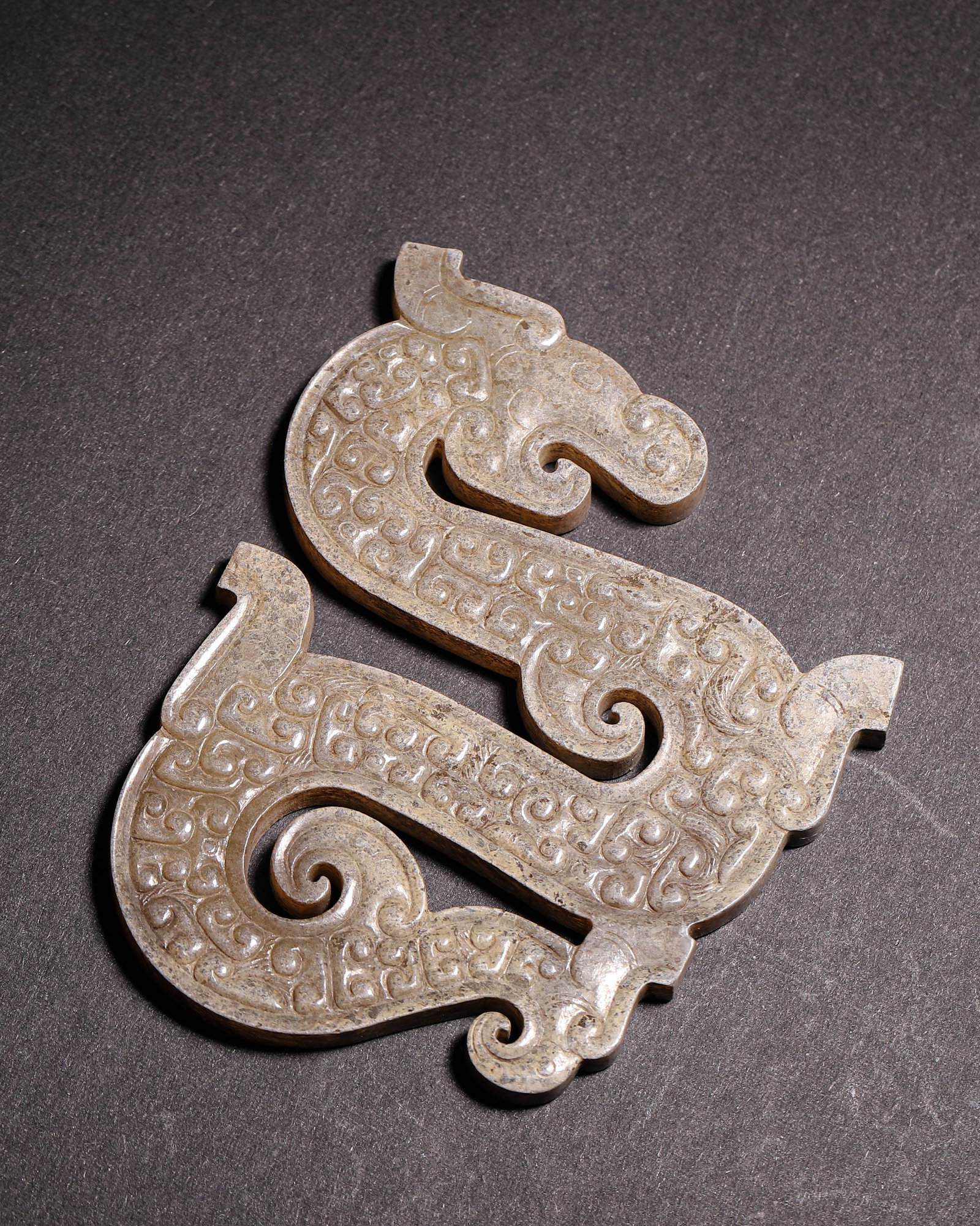 Pair of Hetian Jade S-Shaped Dragon Pendants, Warring States Period (475-221 BC) (1 of 7)