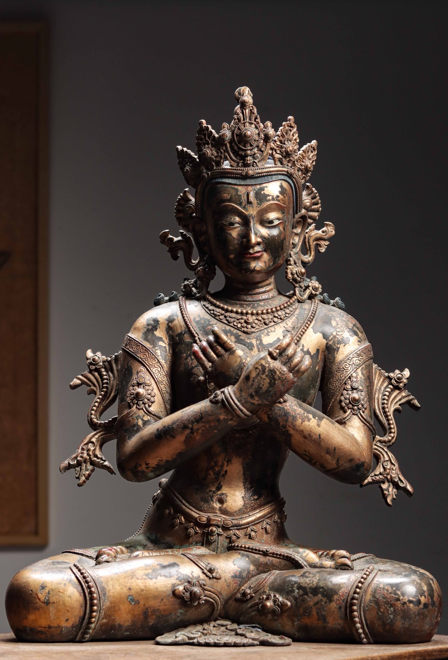 Qing Dynasty, Gilt Bronze Statue of Vajradhara: A gilt bronze statue of Vajradhara from the Qing Dynasty. With a serene expression and exquisite ornaments, it embodies the grandeur and superb craftsmanship of Tibetan Buddhist art. Dimensions: Width