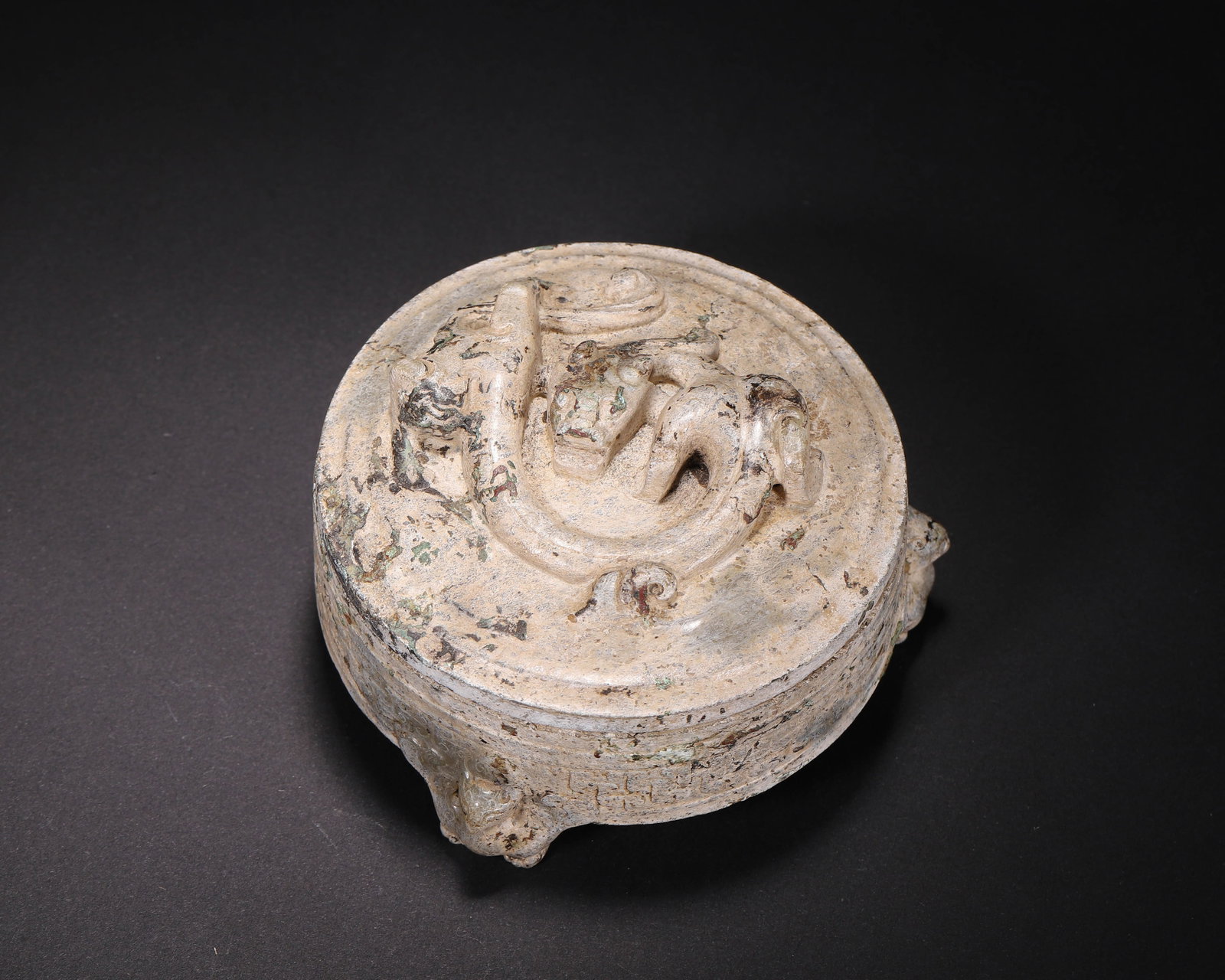 Han Dynasty, Jade Covered Inkstone with Relief Chilong and Three Feet (1 of 8)