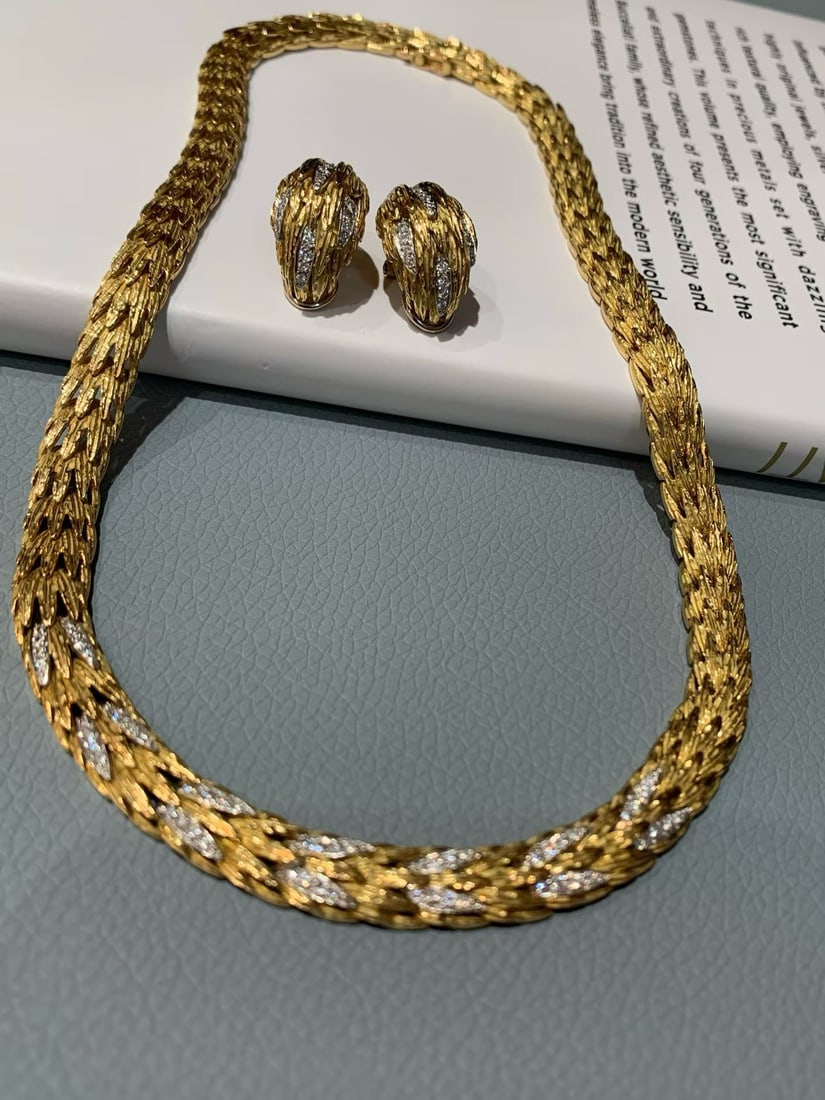 18k Gold Brushed and Woven Gold Earring Necklace Set: 18k Gold Brushed and Woven Gold Earring Necklace Set, offered in fine condition. Dimensions: Necklace Weight: 57.5g (0.127lb), Necklace Length: 41.5cm (16.34in), Necklace Thickness: 8.5mm (0.33in); Ea