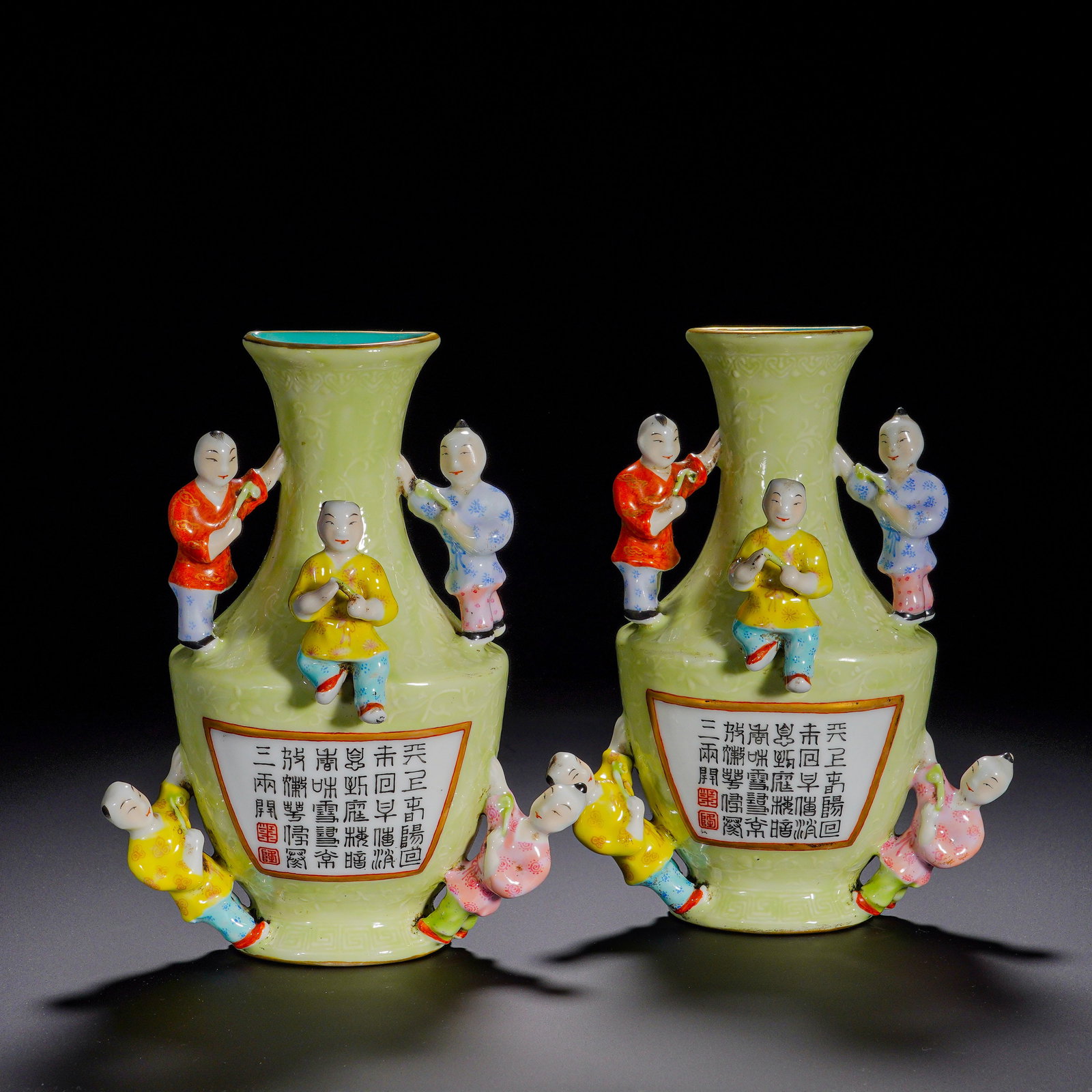 Qing Dynasty, A Pair of Imperial Wall Vases of Qianlong Reign (1 of 8)