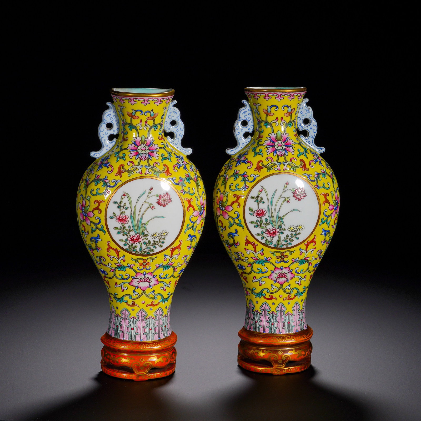 Qing Dynasty, A Pair of Imperial Wall Vases of Qianlong Reign (1 of 9)