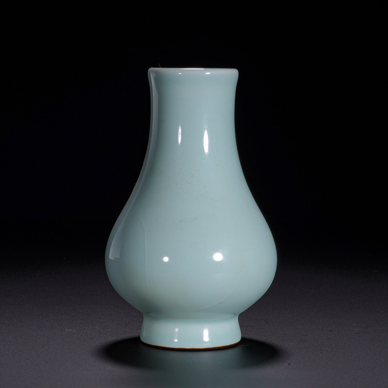 Qing Dynasty, Qianlong Powder-Blue Glazed Lute Vase: A monochrome-glazed display porcelain of the Qianlong imperial kiln. It features a flared mouth, slender neck, plump pear-shaped body and splayed foot, modeled in an elegant pipa silhouette. The entir