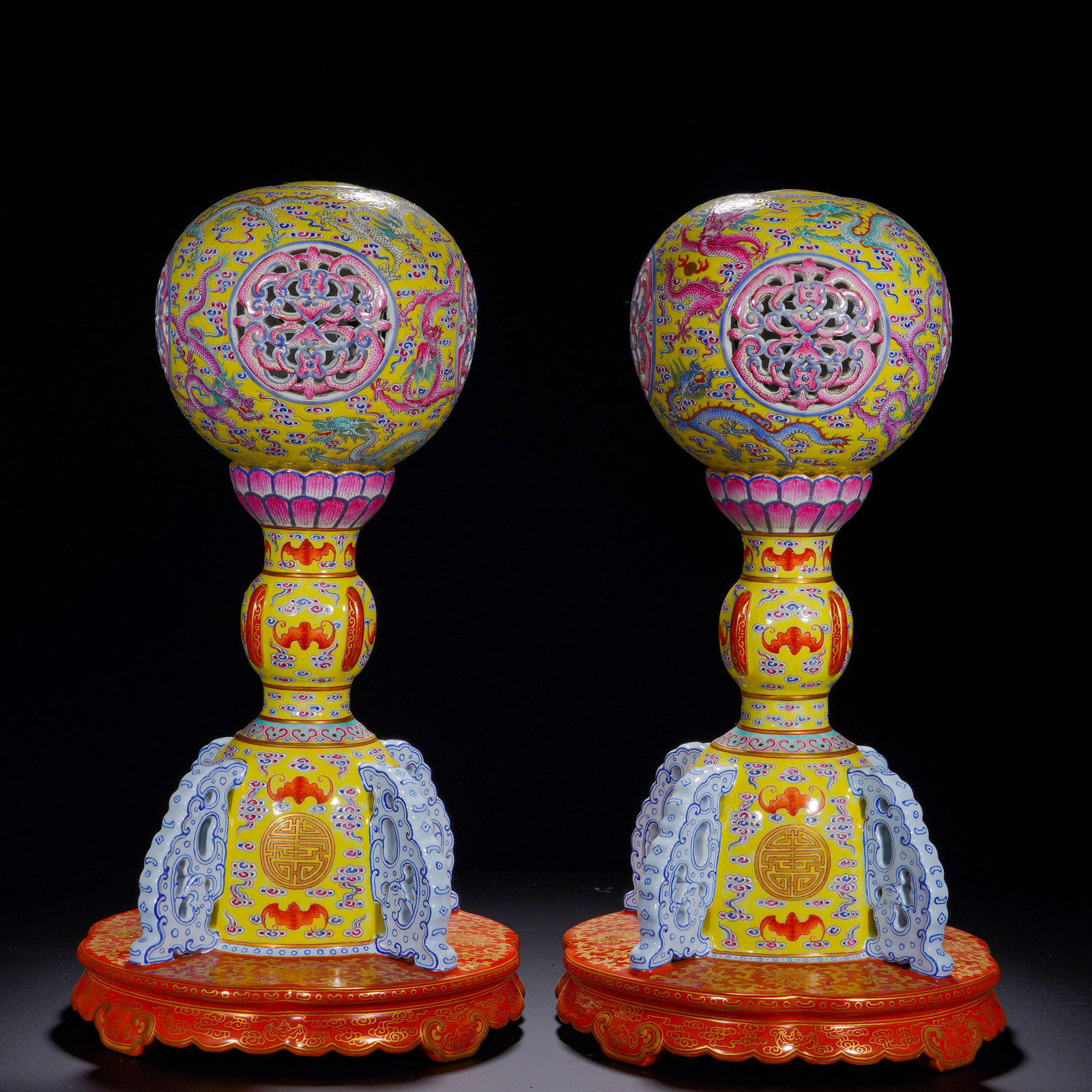 Qing Dynasty, Pair of Hollowed-Out Dragon Pattern Crowns from the Qianlong Period (1 of 12)