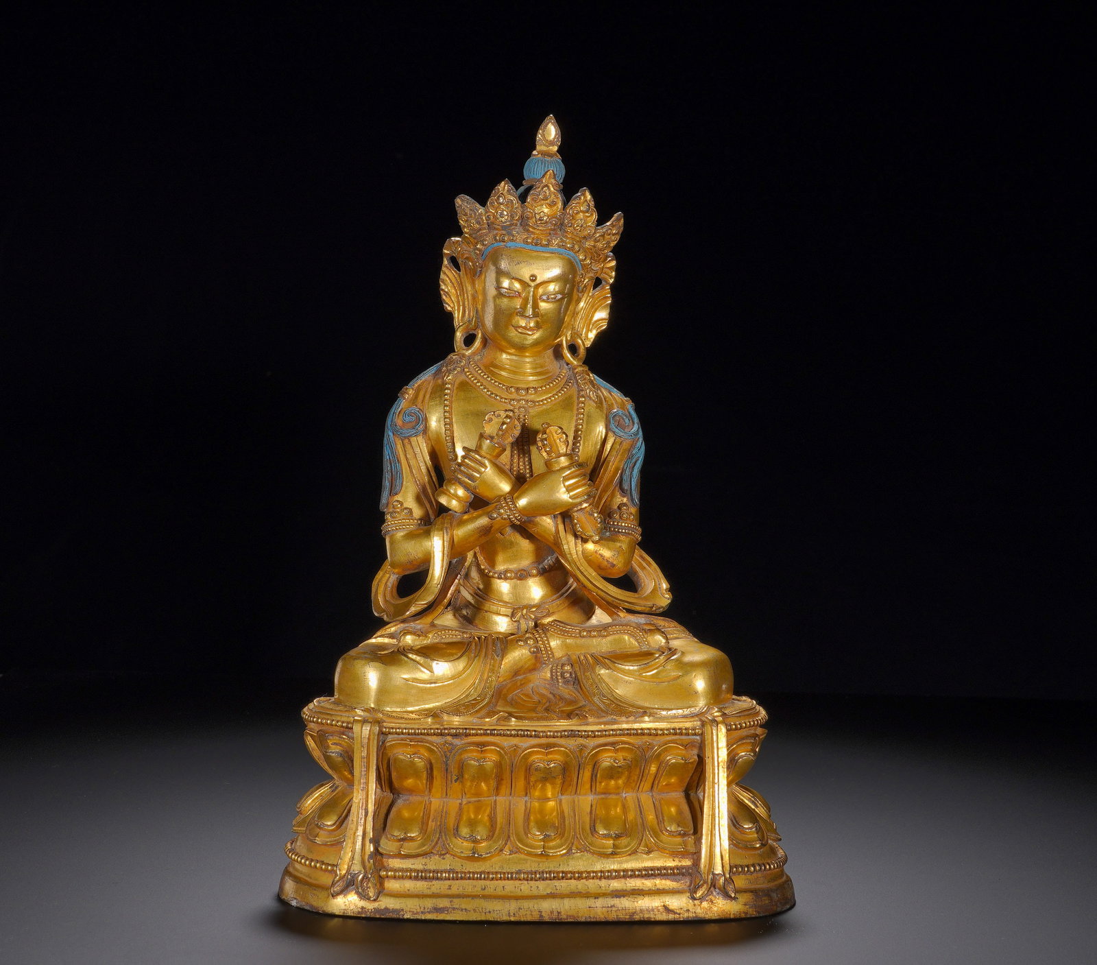 Qing Dynasty, Bronze Gilded Vajra Master Statue: A statue of Vajradhara. Wearing a five-petalled crown with residual blue pigment on the ushnisha, the deity has a soft, rounded face with half-lidded eyes, manifesting serene solemnity. Ornamented