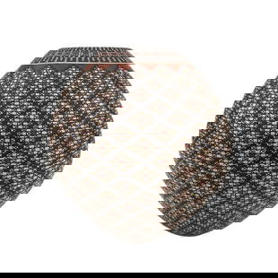 Ernesto Arras Olivas. Diamonds Vase Original. Mata Ortiz, Geometric diamonds, red, black and beige.: Ernesto Arras Olivas – Diamond WeaveEtched Ceramic with Geometric Patterning from Mata Ortiz, MexicoA mesmerizing study in repetition and symmetry, Diamond Weave by Ernesto Arras Olivas is a ref
