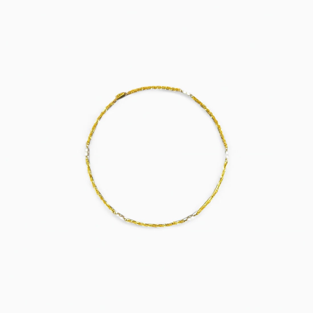 14KGolden Chain & 10 Pearls Necklace: Delicate yet radiant, the Golden Thread & Pearl Necklace by Oro de Monte Albán weaves elegance and craftsmanship into a timeless design. Handcrafted in 14k gold, the chain features a fine woven