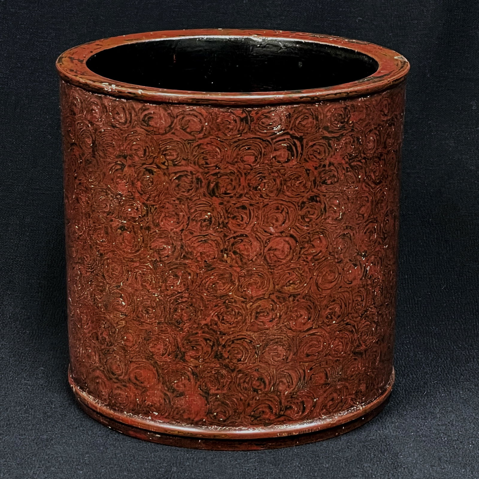 Chinese Red Lacquer Brush Pot, 18th/19th century, Qing dynasty (1 of 10)