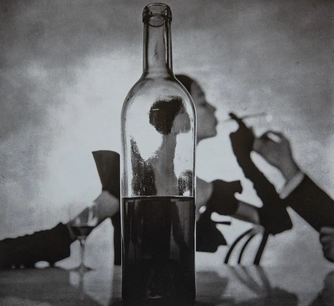 Irving Penn - Man Lighting Girl's Cigarette, New York (1 of 1)
