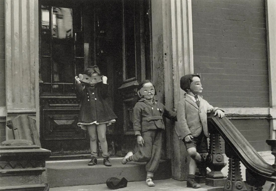Helen Levitt - Three Kids on a Stoop, 1940: Helen Levitt - Three Kids on a Stoop, 1940, Photo Litho. Measures: 8 x 5 1/2 inches, mounted.