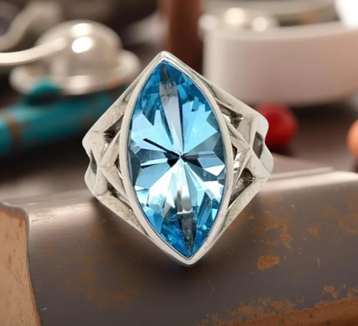 Estate Stephan Webster Blue Topaz Diamond Ring: Estate Stephen Webster Ring, 1 Marquise Cut Blue Topaz 6.50ct, 1 Diamond 0.05ct H VS1, 18K White Gold 18.91g Jewelry Type : Ring Metal Type : 18K White Gold Metal Weight : 18.91 grams Ring Size : 6.50