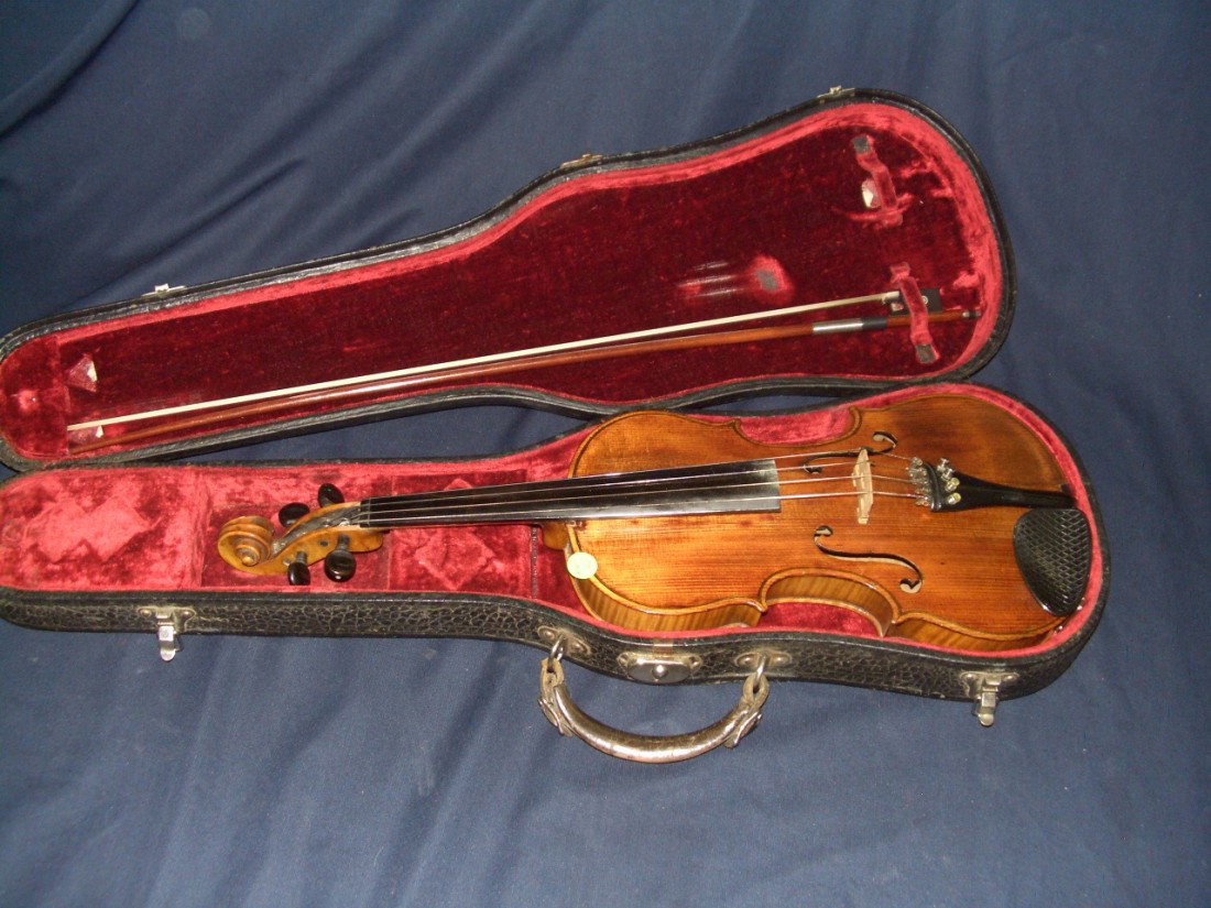 vintage wooden violin in case with bow,: vintage wooden violin in case with bow,Lot Description: Lot Description: violin is 23" case is 31"