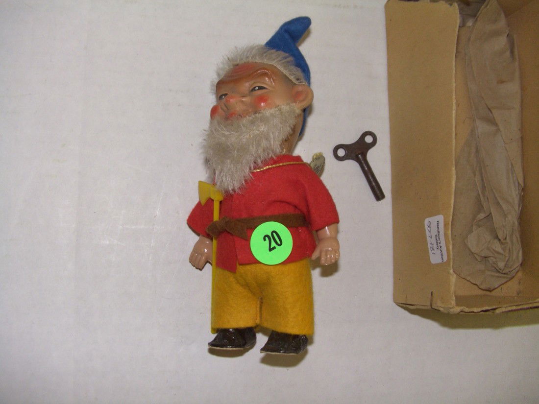 vintage gnome wind up toy with key: vintage gnome wind up toy with key