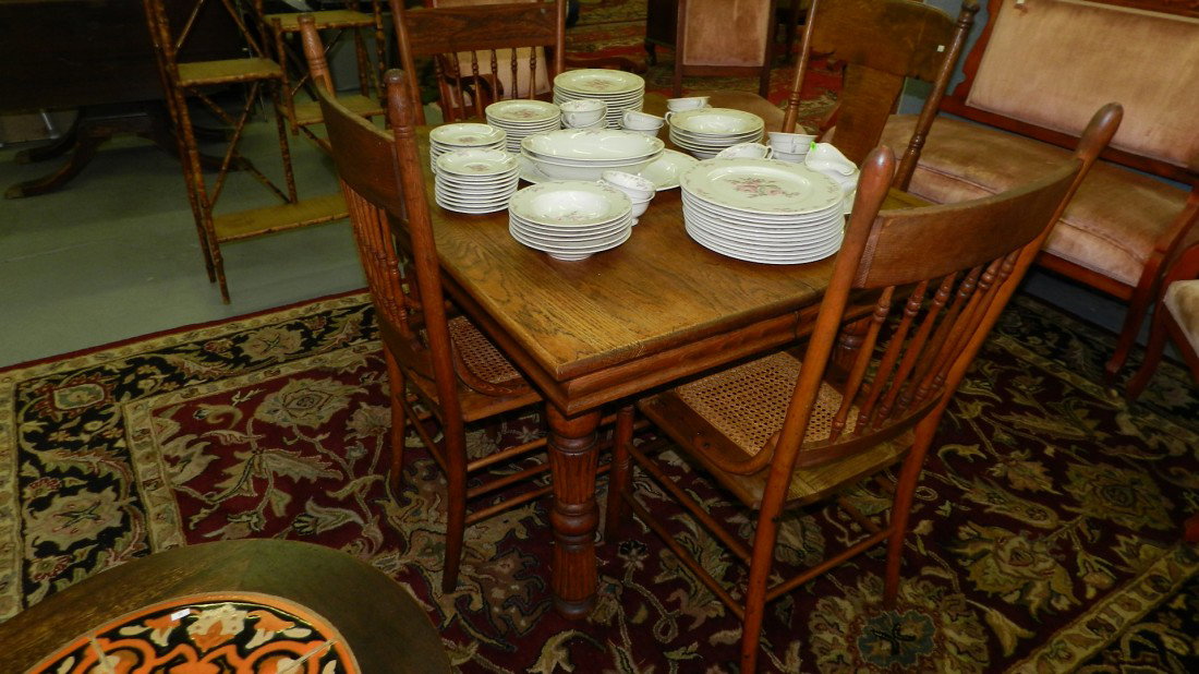 American oak farm table and 4 odd oak chairs SSR: American oak farm table and 4 odd oak chairs SSR