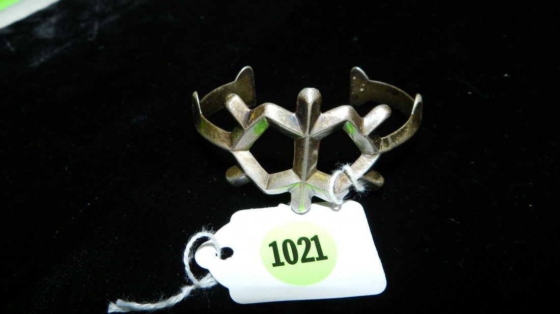 wonderful Native American sterling bracelet: see title