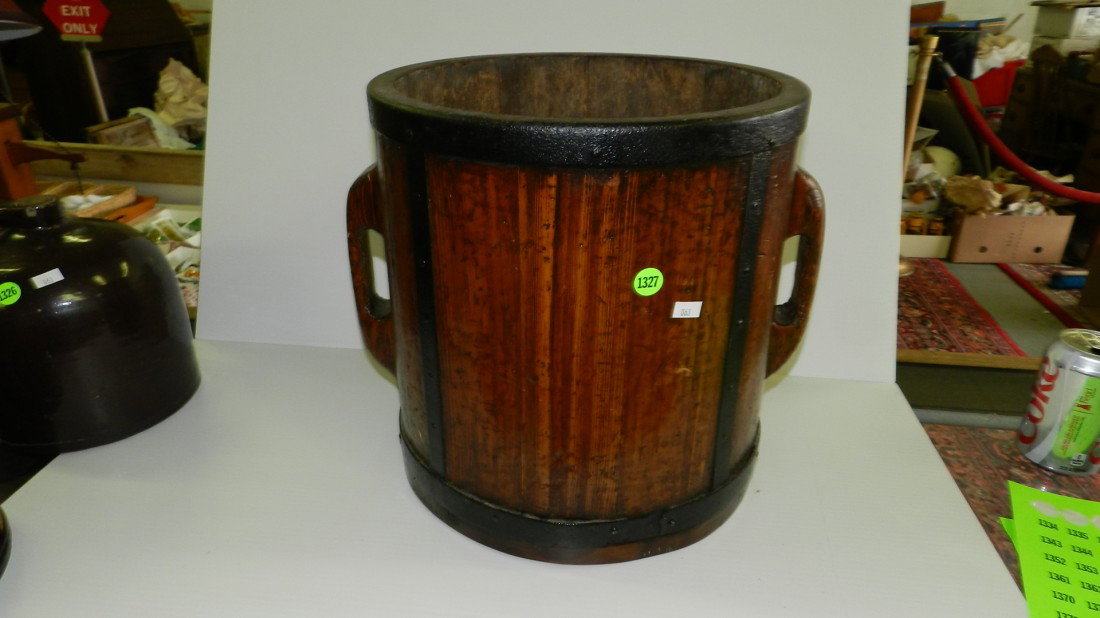 antique (Primitive) barrel / jug: antique (Primitive) barrel / jug