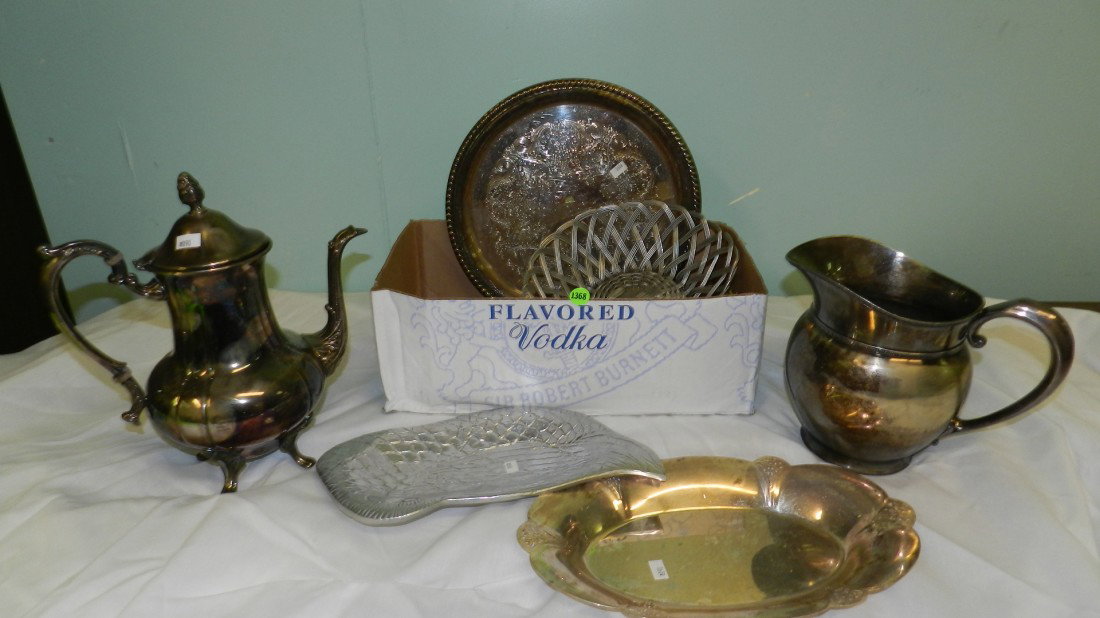 box of estate collectibles: box of estate collectibles