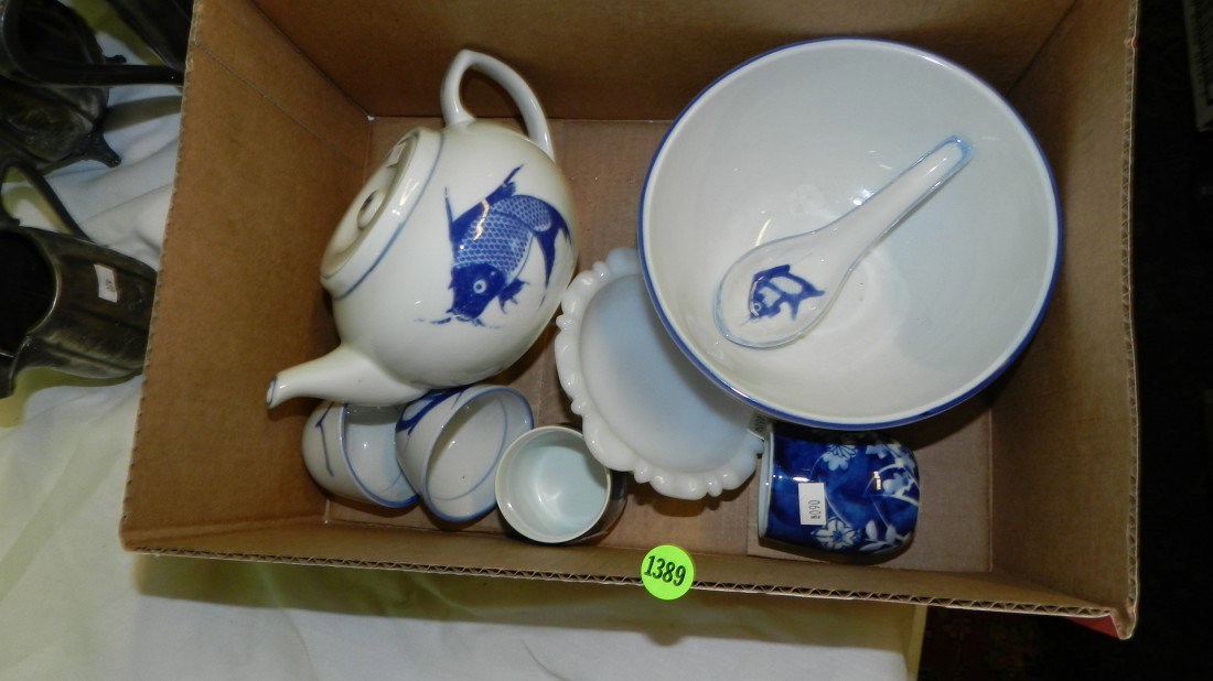box of estate collectibles: box of estate collectibles