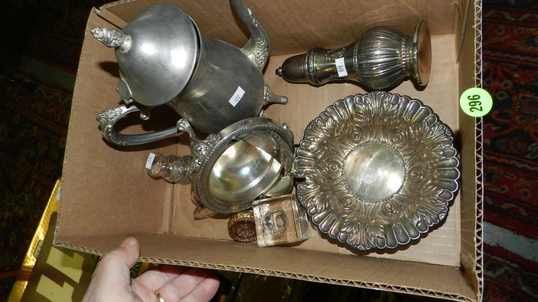 box of estate collectibles: box of estate collectibles