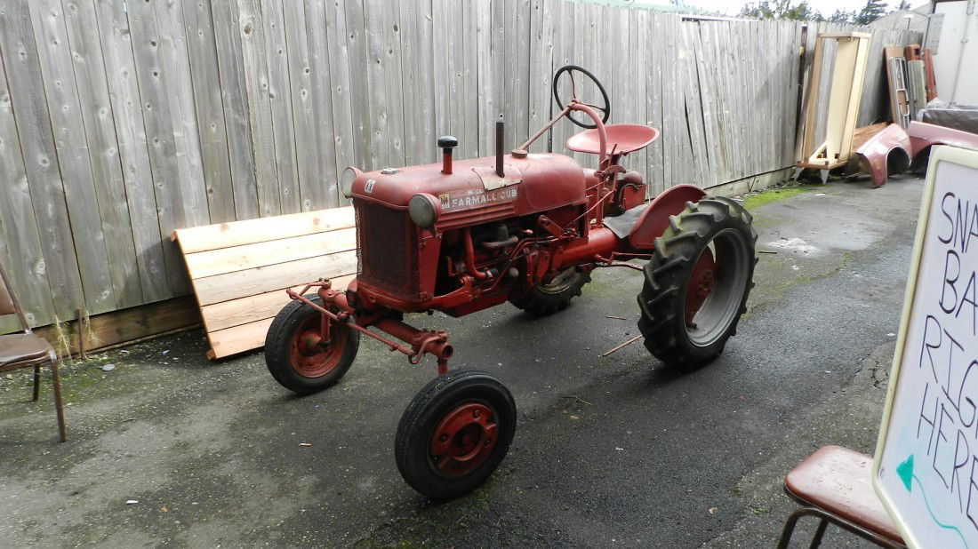 vintage Farmall Cub tractor, as seen: vintage Farmall Cub tractor, as seen good for parts