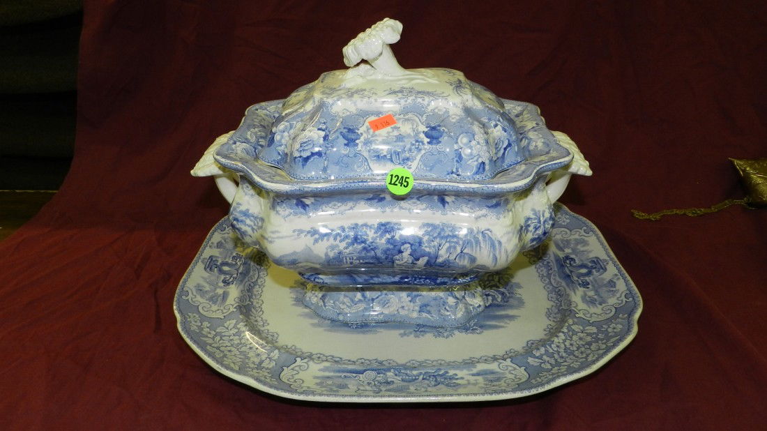 large porcelain blue and white soup tureen with u: large porcelain blue and white soup tureen with under plate (minor flake to edge)