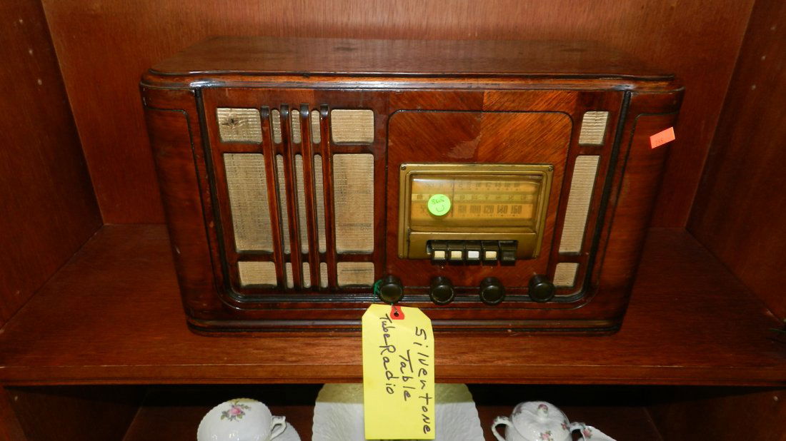 vintage table top radio: vintage table top radio