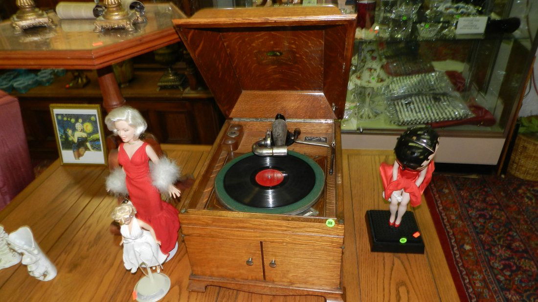 antique American oak "Victor" talking machine hand: antique American oak "Victor" talking machine hand crank phonograph