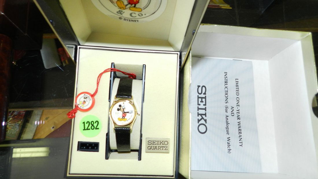 nice Seiko Mickey Mouse ladies wrist watch in box