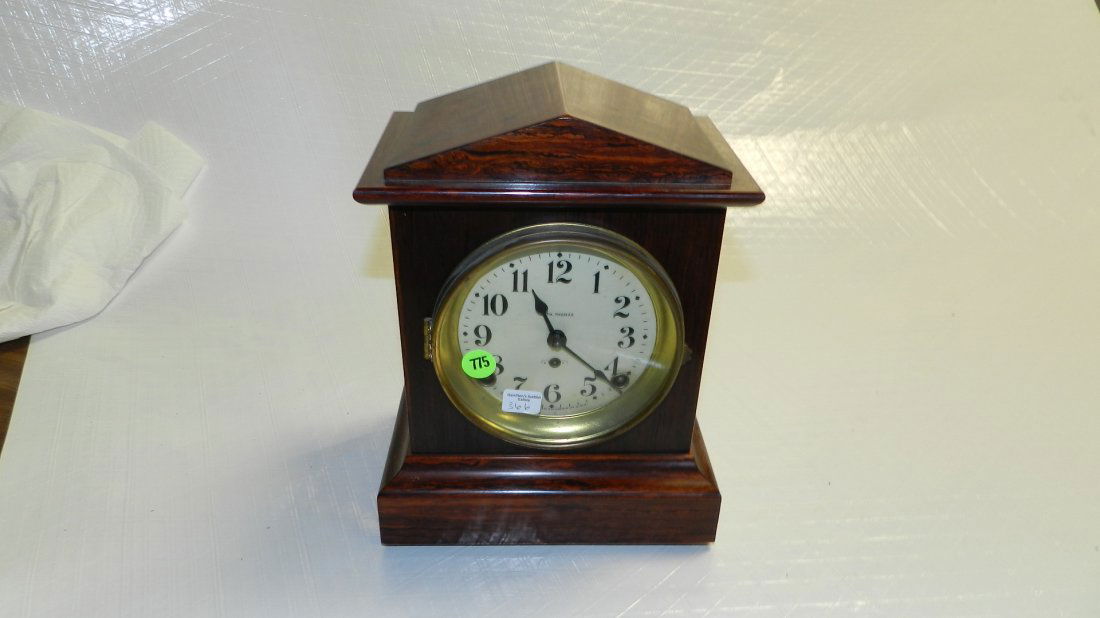 vintage mantle clock: vintage mantle clock