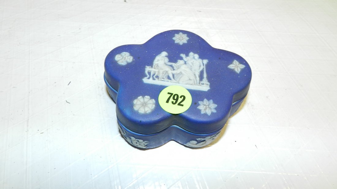 Wedgwood Jasperware dresser box small: Wedgwood Jasperware dresser box small