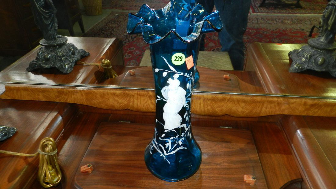hand painted mary gregory green glass vase: hand painted mary gregory green glass vase