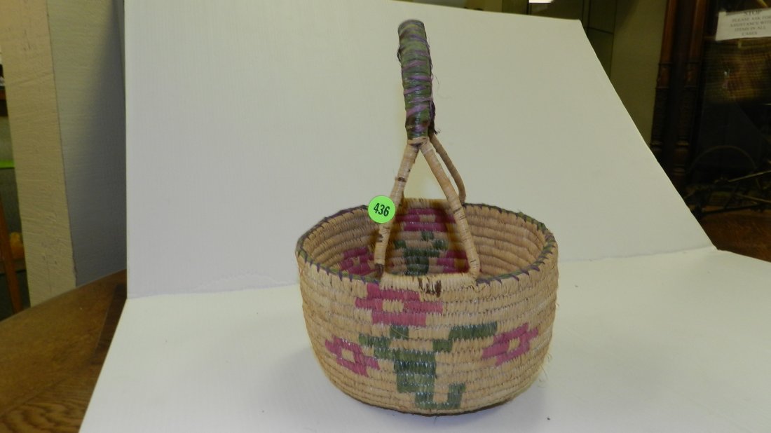 authentic / vintage Native American hand woven basket,: authentic / vintage Native American hand woven basket, from Raffia 5 1/2 x 9
