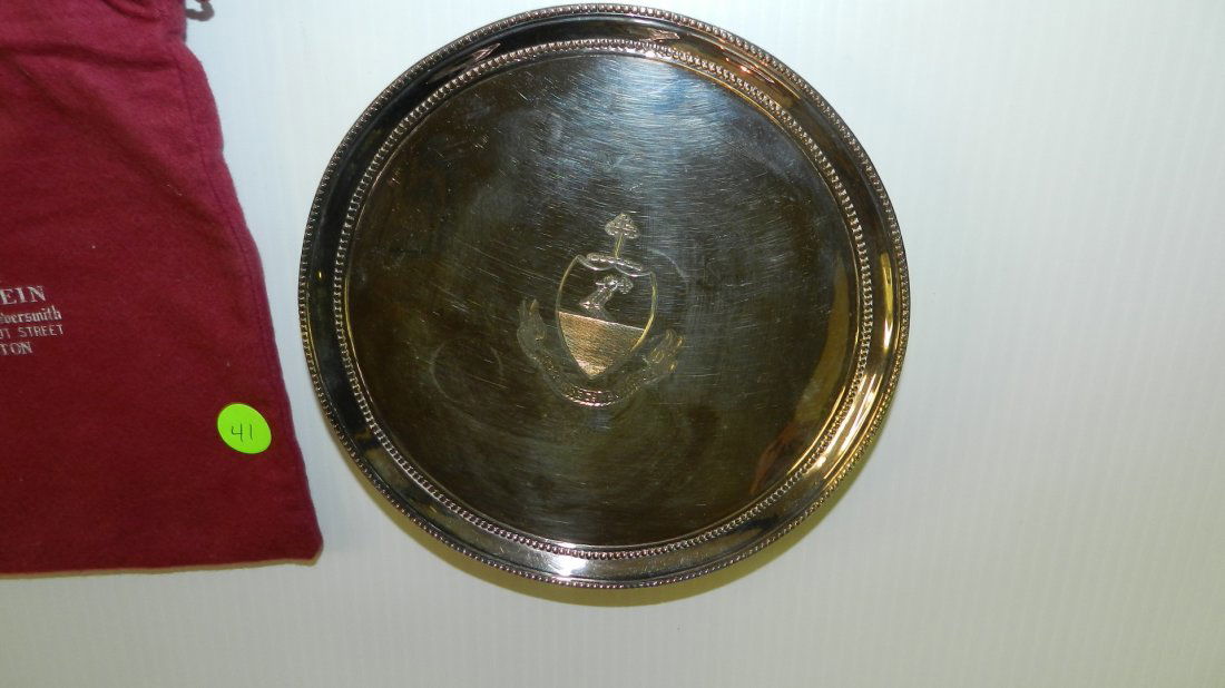 elegant antique (1787-1788) sterling silver footed dish: elegant antique (1787-1788) sterling silver footed dish engraved "Non Nobis Solum" (English: Not for ourselves alone) is a Latin motto (with nice Armorials). By master silversmith Hester Bateman, amaz