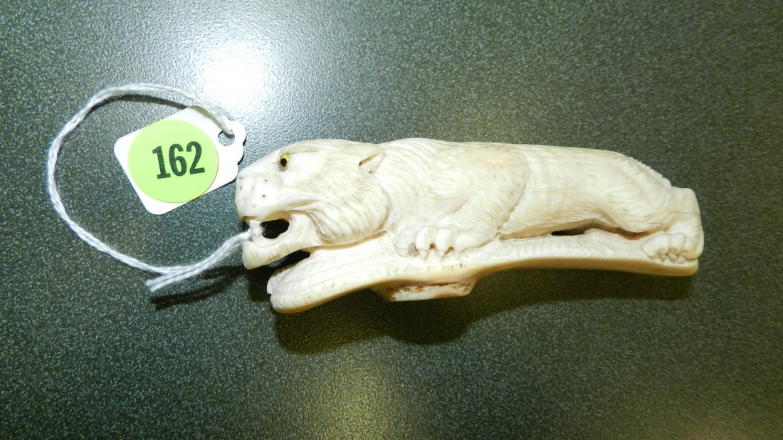 Amazing antique Ivory carved (pre ban) tiger / panther: Amazing antique Ivory carved (pre ban) tiger / panther in crouch position, cane handle. COND VG, missing one eye. 4 1/2 x 1 1/4