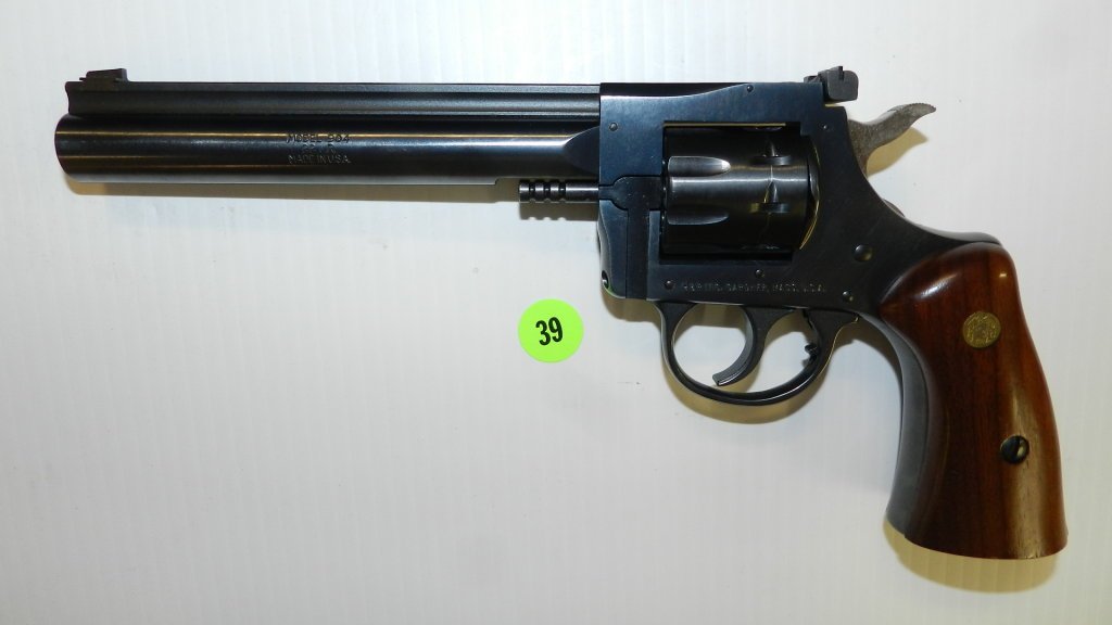 nice vintage H&R model 904 .22 cal pistol revolver, FFL: nice vintage H&R model 904 .22 cal pistol revolver, FFL paper work required see lot 0