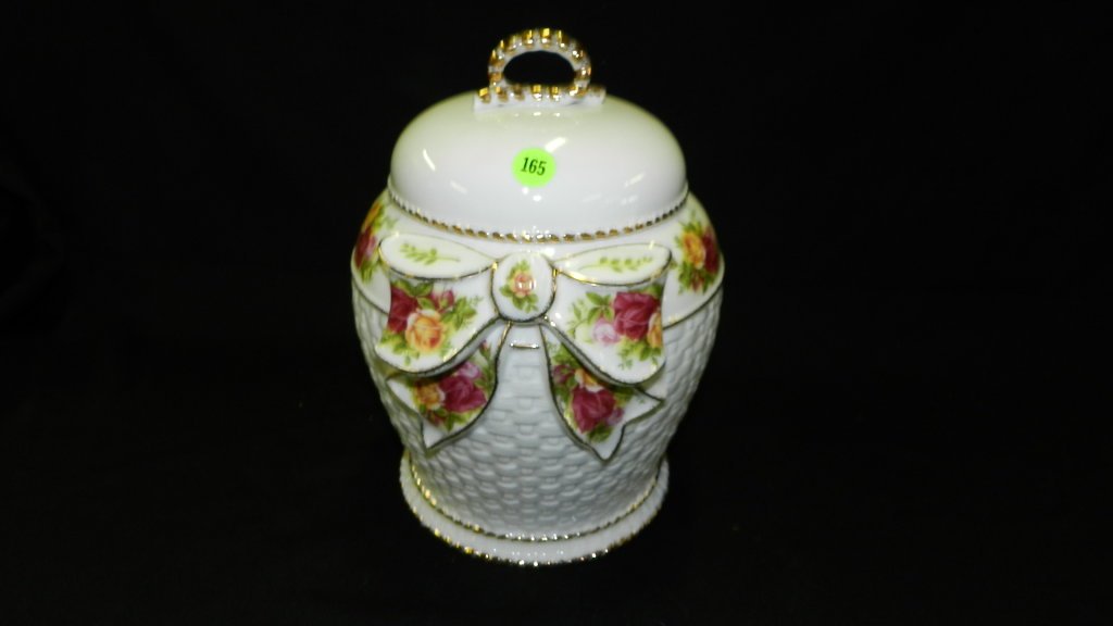 Nice Royal Albert "Old Country Roses" cookie jar. COND: Nice Royal Albert "Old Country Roses" cookie jar. COND VG, 11 1/2"