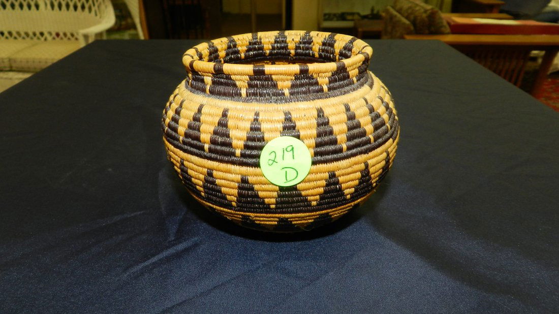 nice Native American hand woven basket: nice Native American hand woven basket