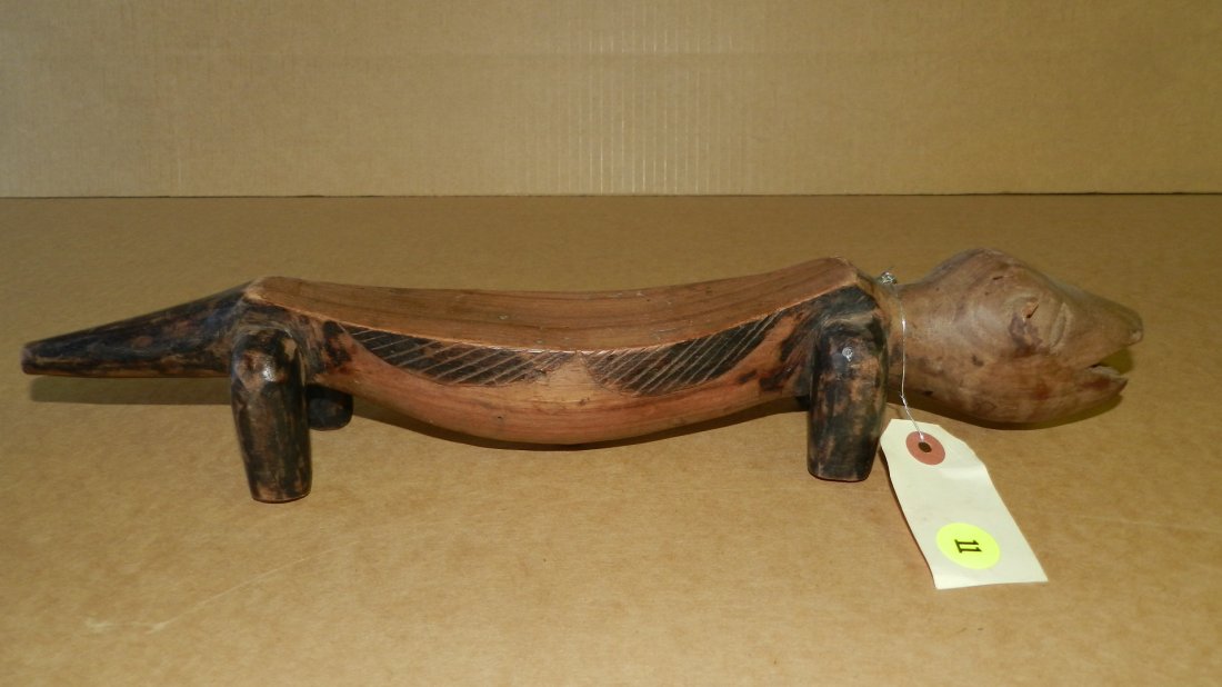 5270) unique African hand carved Diviner's tool (or: 5270) unique African hand carved Diviner's tool (or head rest) by the Goni trible of Tanzania in animal shape, cond G, minor flake to one ear, 3 x 16