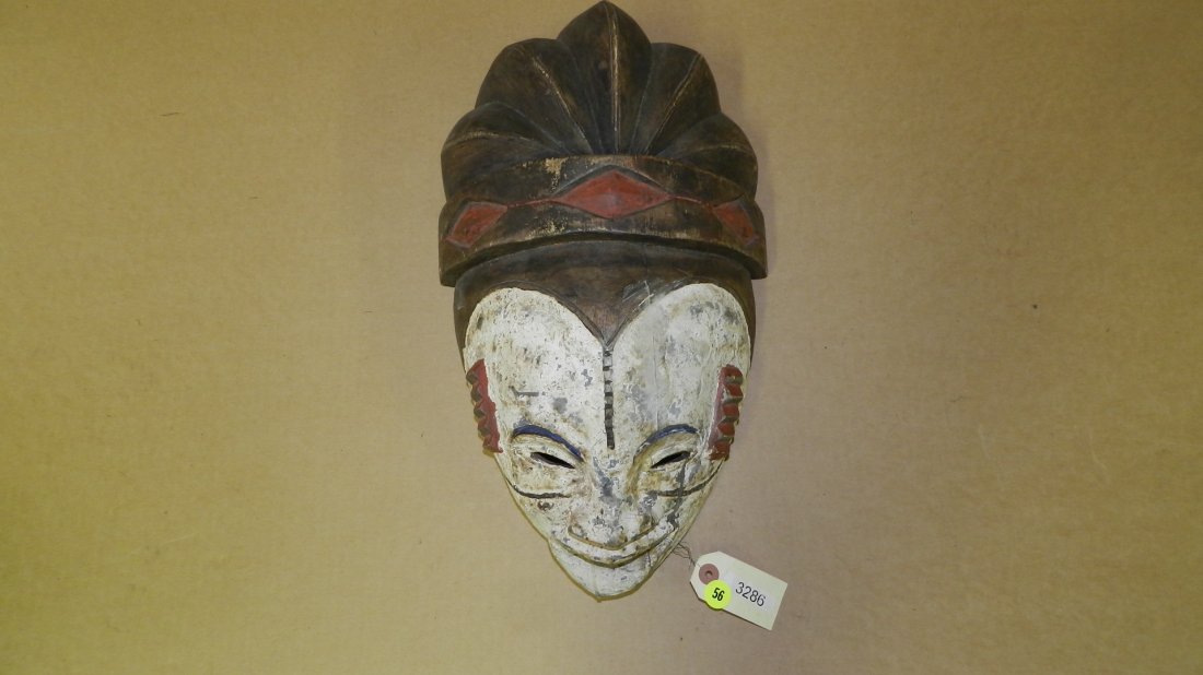 3286) African carved Punu polychrome mask, COND G, 17 x: 3286) African carved Punu polychrome mask, COND G, 17 x 9 1/2 x 5