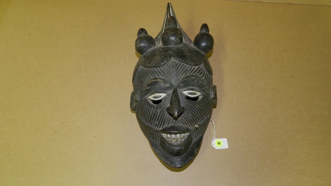 1288) West African mask, on stand, COND G, 17 x 10: 1288) West African mask, on stand, COND G, 17 x 10