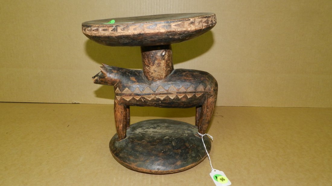 7133) African carved male seated figure (Bamileke),: 7133) African carved male seated figure (Bamileke), from Cameroon, COND G, 11 x 9 1/2