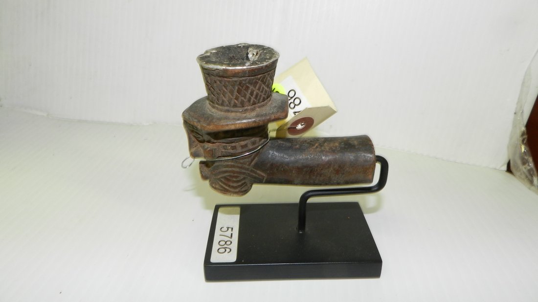 5786) hand carved African figural Pipe bowl on display,: 5786) hand carved African figural Pipe bowl on display, 5x4