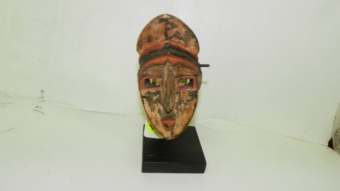 5946) small African hand carved and painted Central Afr: 5946) small African hand carved and painted Central African mask on stand, 7" with stand