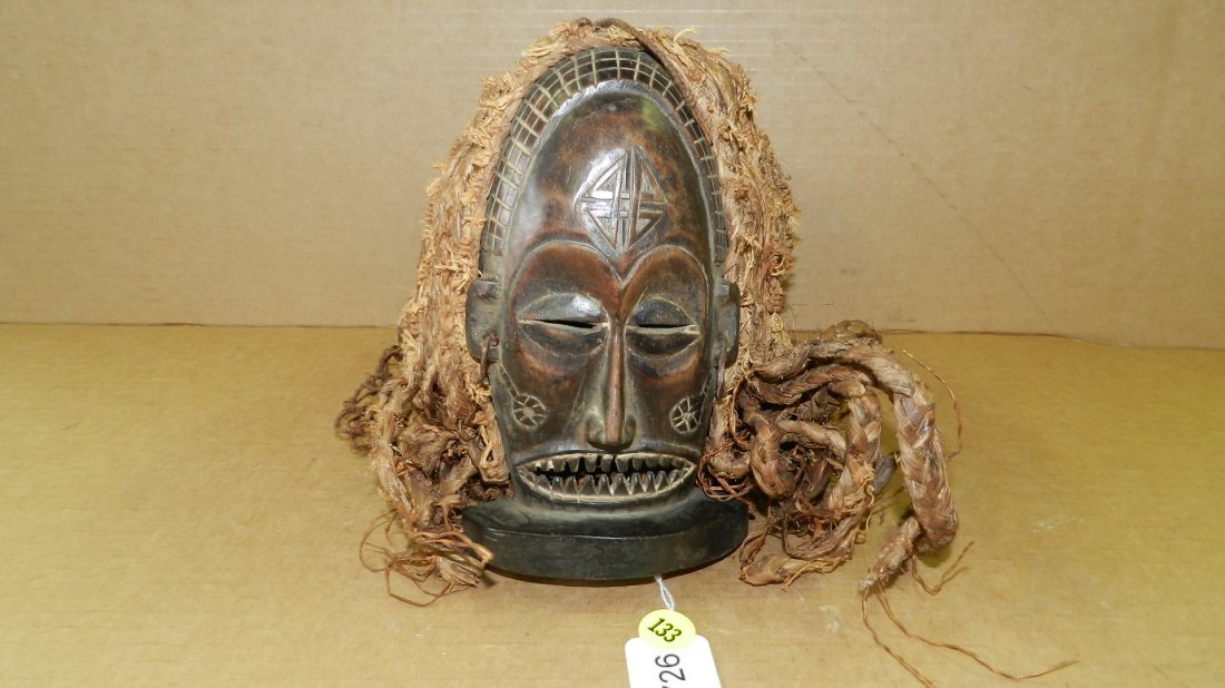 1726) African hand carved Chokwe mask with nice design,: 1726) African hand carved Chokwe mask with nice design, 7 1/2 x 5 x 8 from the Chokwe DR Congo.