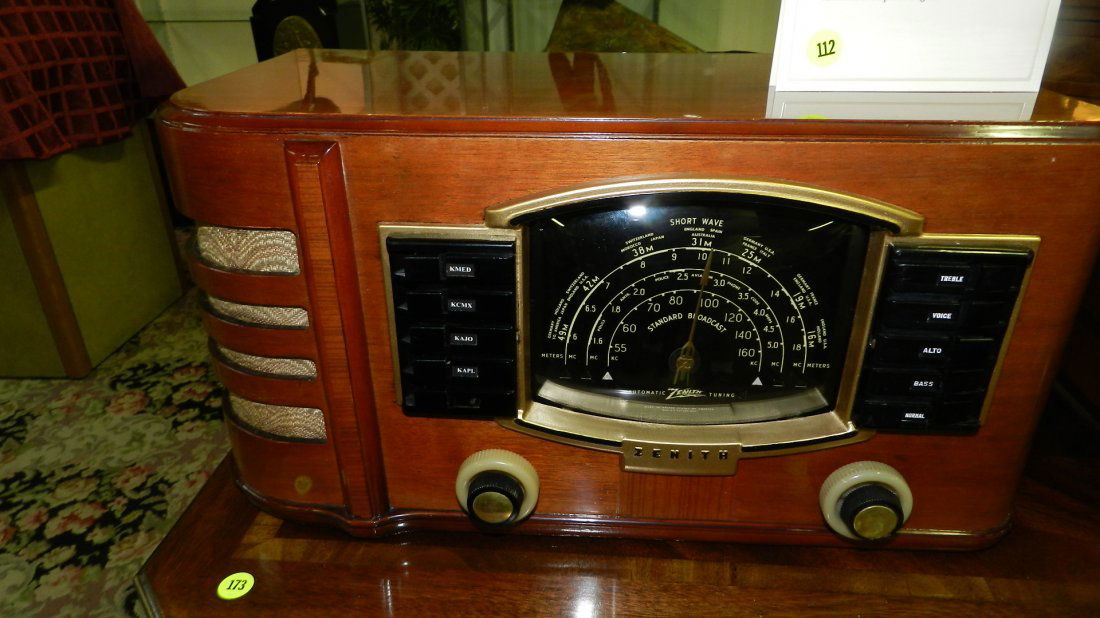 all restored 1942 Zenith 7-S-633 table top radio,: all restored 1942 Zenith 7-S-633 table top radio, restored, radio restorer is Russ Webb of Russ' Old Radio Repair out of Eagle Point, Oregon.