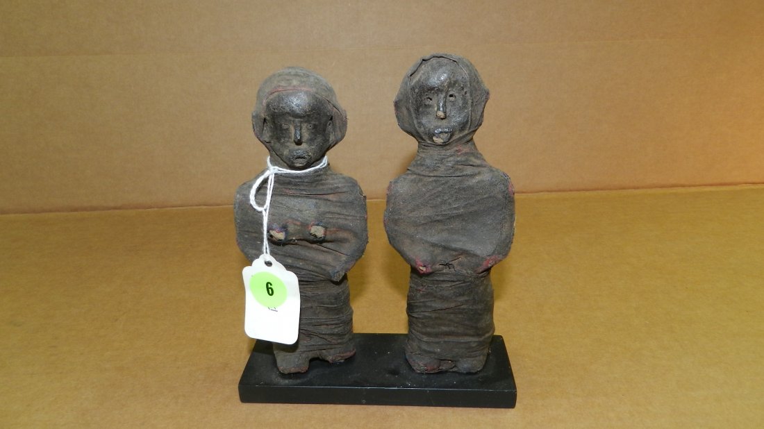 5117) Two East African carved wrapped figures. 7 x 5: 5117) Two East African carved wrapped figures. 7 x 5 1/2
