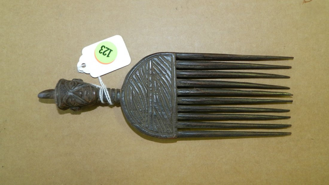 5815) hand carved African Chokwe comb, one tooth broken: 5815) hand carved African Chokwe comb, one tooth broken 8 x 2 3/4