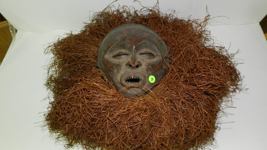 3230) unique African handmade Holo Mask with raffia: 3230) unique African handmade Holo Mask with raffia fringes DR Congo, 18 x 18 x 12 with raffia