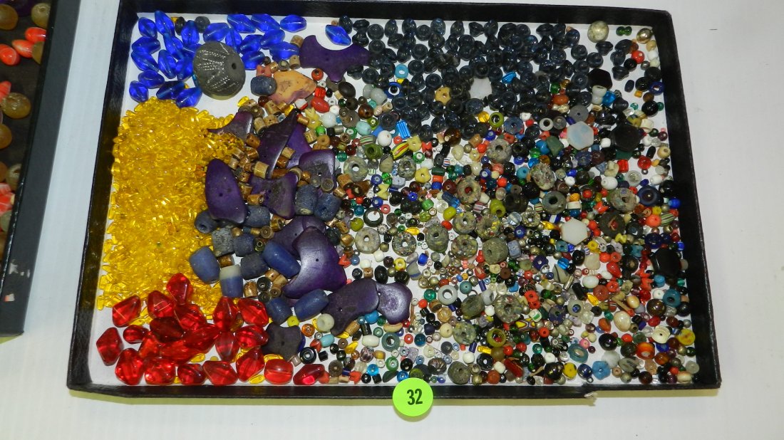 B) nice tray of African trade beads (loose) no tray: B) nice tray of African trade beads (loose) no tray